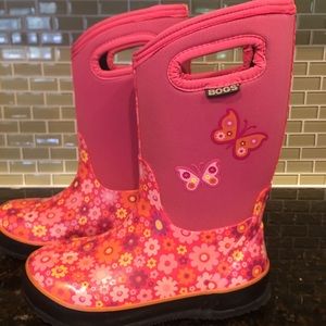 Girls size 3 Classic Bogs